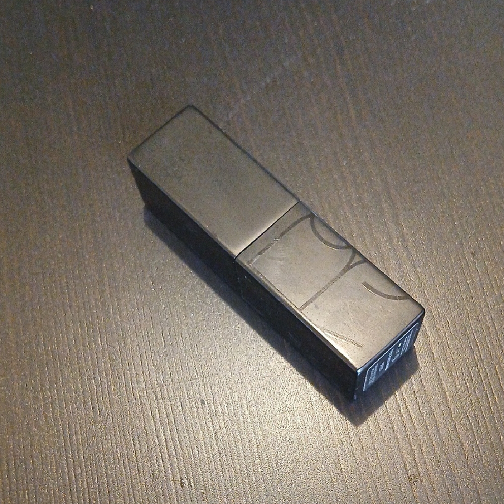 NARS Audacious Lipstick - Shade "LESLIE" - Picture 2 of 5